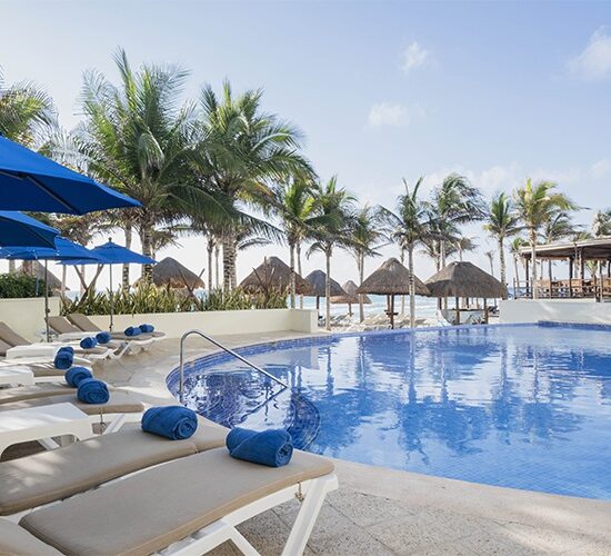 Hotel NYX Cancun Piscina
