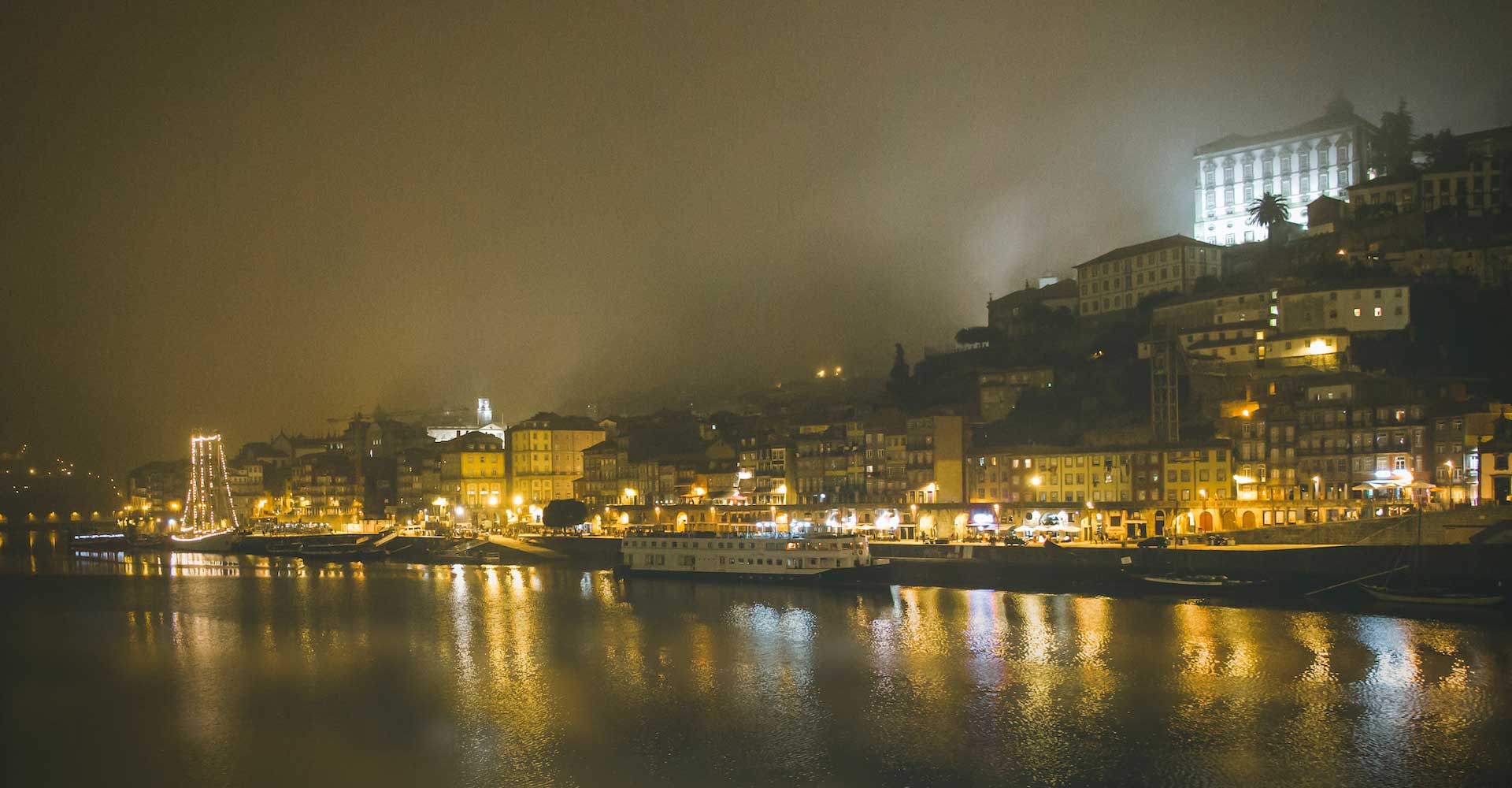 Rio de oporto en la noche Portugal