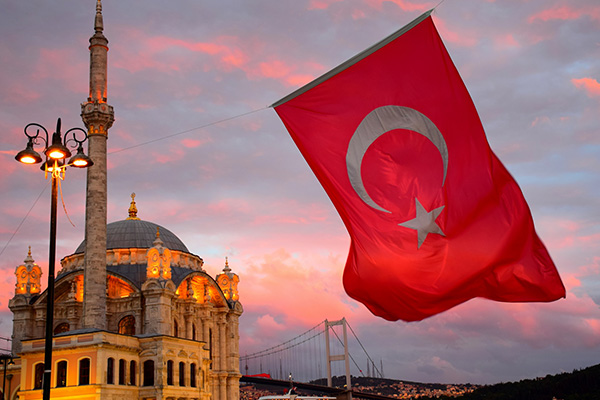 Bandera y Mezquita Turquia