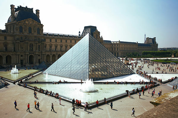Priramide Louvre Paris